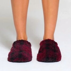 SKIMS Fleece Sleep Unisex Slippers, Color: Wine Plaid, Size: 39
